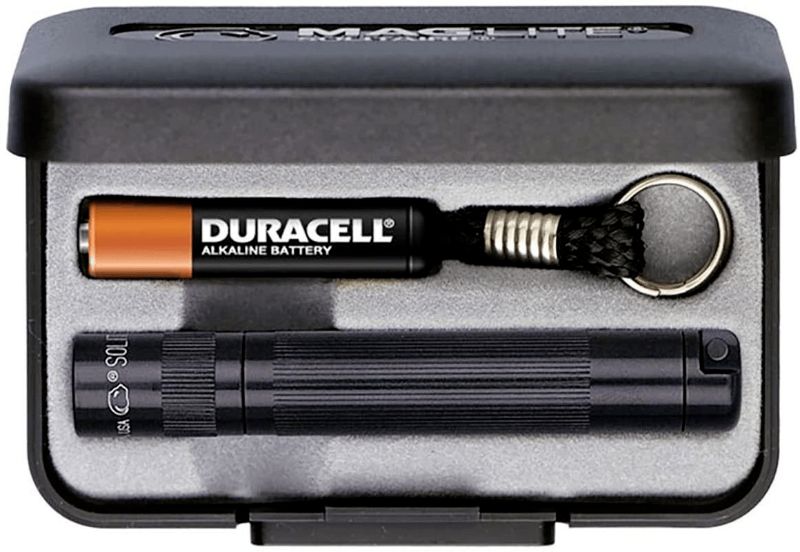 Maglite Solitaire LED flashlight in black, featuring a focusable beam, waterproof design, and presented in a stylish box.