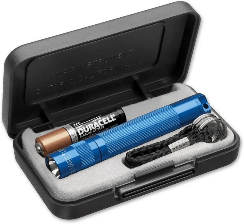 Maglite Solitaire LED flashlight in blue, features durable aluminum, water resistance, and adjustable beam focus.