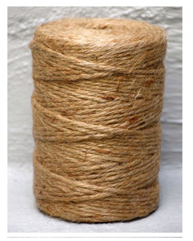 Natural jute twine roll, 3mm thick and 100 meters long, perfect for crafting and gardening projects.