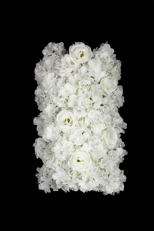 Curved white hydrangea panel with 5 rose heads, perfect for weddings and elegant floral decor, measuring 55x31 cm.