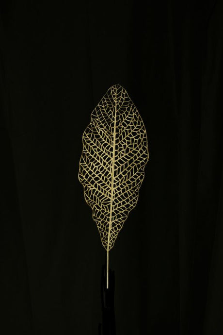 Set of 4 gold artificial skeleton jungle leaves, 60cm long, featuring bold shapes and flexible spines for elegant decor.