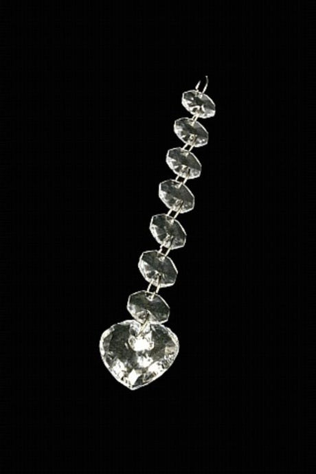 Clear decorative garland with 7 octagonal crystals and 1 heart drop, perfect for elegant home decor and events.