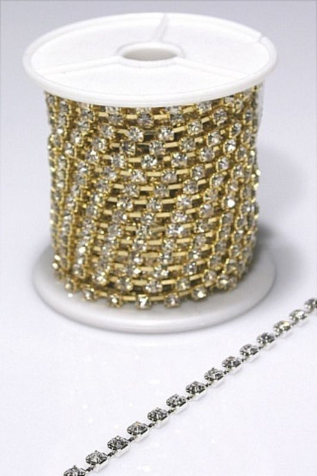 Gold decorative garland featuring a single diamante chain with 1440 sparkling stones, perfect for elegant event decor.