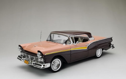 Diecast Model - 1957 Ford Fairlane 500 Skyliner - Scale: 1/18