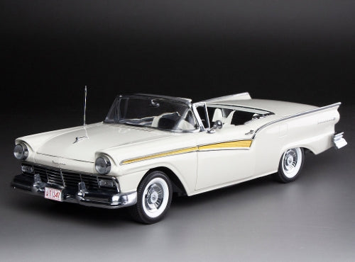 Diecast Model - 1957 Ford Fairlane 500 Skyliner - Scale: 1/18 (Smartfox)