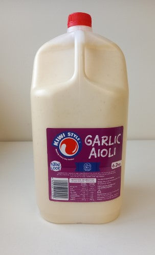 Kiwi Style Garlic Aioli in a 6.2l bottle, perfect for dips, spreads, and marinades with rich garlic flavor.