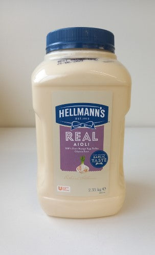 Hellmann's 2.35kg Free Range Aioli jar, creamy garlic sauce ideal for enhancing sandwiches, burgers, and wraps.