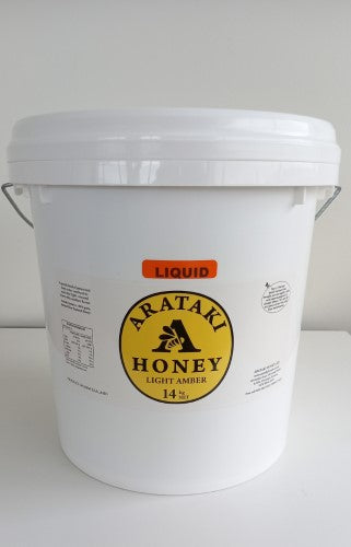 Delicious Arataki light amber honey in a 14L container, ideal for sweetening dishes and beverages.