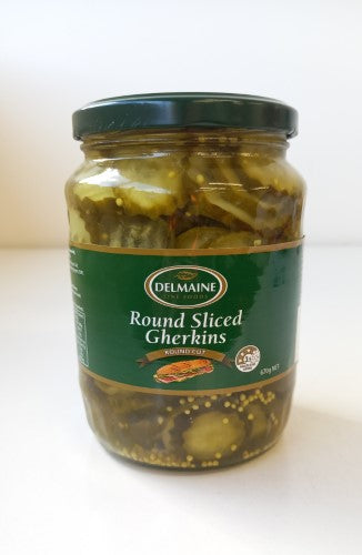 Delmaine Sliced Round Gherkins in a 670g jar, perfect for burgers and snacks with a tangy blend of sweet and sour flavors.