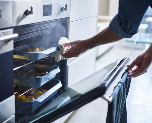 Nest Oven Set of 3 Roasting Trays - Joseph Joseph