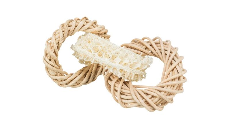 Eco-friendly 13cm loofah and rattan ring chew toy for guinea pigs and rabbits, promoting healthy chewing and play.