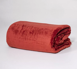 Luxuriously soft garnet fleece blanket for queen/king beds, lint-free, anti-pill, perfect for warmth and elegance.