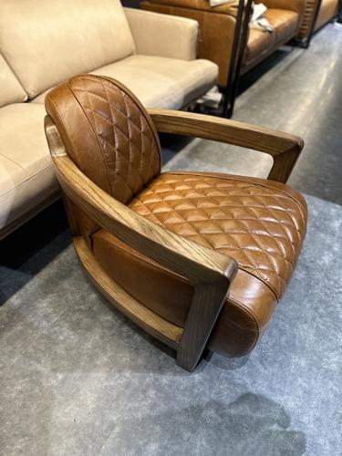 Strattonburg Club - Cognac Brown / Oak