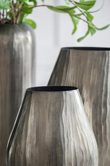 Aluminium Vase - 240 X 140 X 310