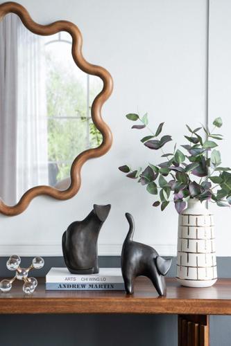 Cat Figurine - 175 X 100 X 270