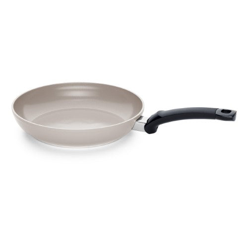 Ceramic non-stick frying pan with 26cm diameter, designed for healthy cooking and optimal heat distribution.