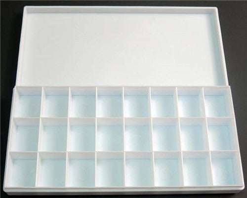 5003 24 Hole Palette with Lid for organized paint mixing, ideal for artists on the go; durable and portable design.