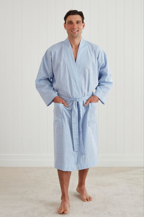 Lightweight kimono-style bathrobe in L/XL, featuring pockets, waist tie, and made from certified cotton and linen.