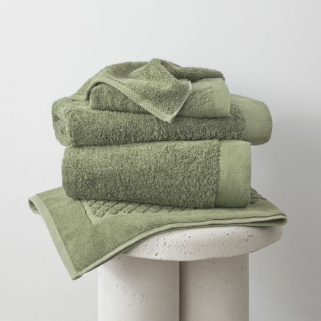 Eco-friendly bamboo bath mat in Thyme color, measuring 51x76cm, soft, absorbent, and gentle on sensitive skin.