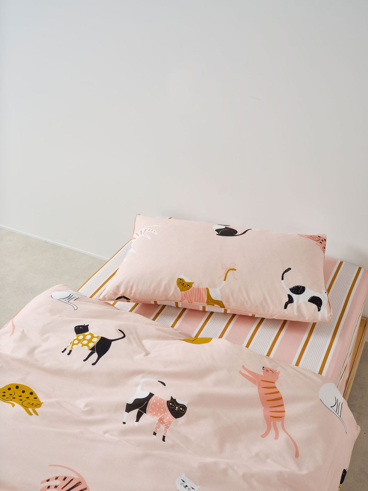 Cats N Bows Duvet Cover Set by Linen House Kids - Single (Pink)
