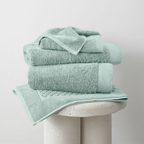 Bamboo bath mat in mint green, 51 x 76cm, eco-friendly, ultra-absorbent, perfect for sensitive skin.