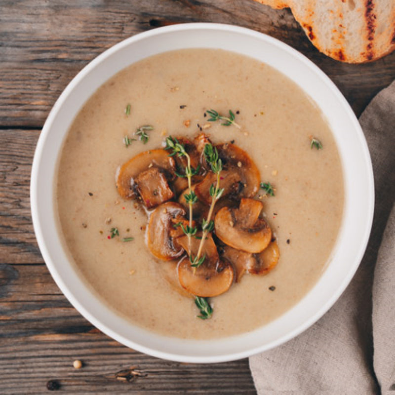 Sliced white mushrooms in juice, vacuum packed for freshness; ideal for sauces, soups, and pizza toppings.