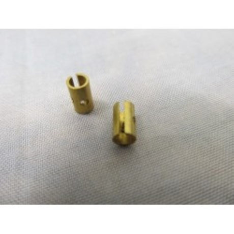 Yard fittings 4 x 7mm (2) for model boats, crafted for durability and precise rigging, enhancing performance and aesthetics.