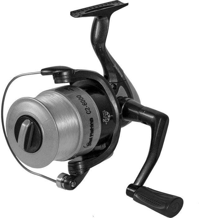 High-performance Fishtech 6000 Spin Reel with large spool, 25lb line capacity, and ergonomic handle for surfcasting.