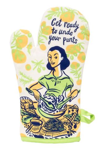 Humorous "Undo Your Pants" oven mitt made of 100% cotton, featuring superb insulation for safe cooking.