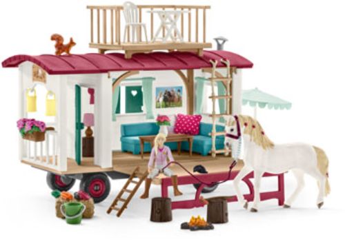 Vibrant Schleich caravan playset for secret meetings, complete with accessories for creative role-playing and adventures.