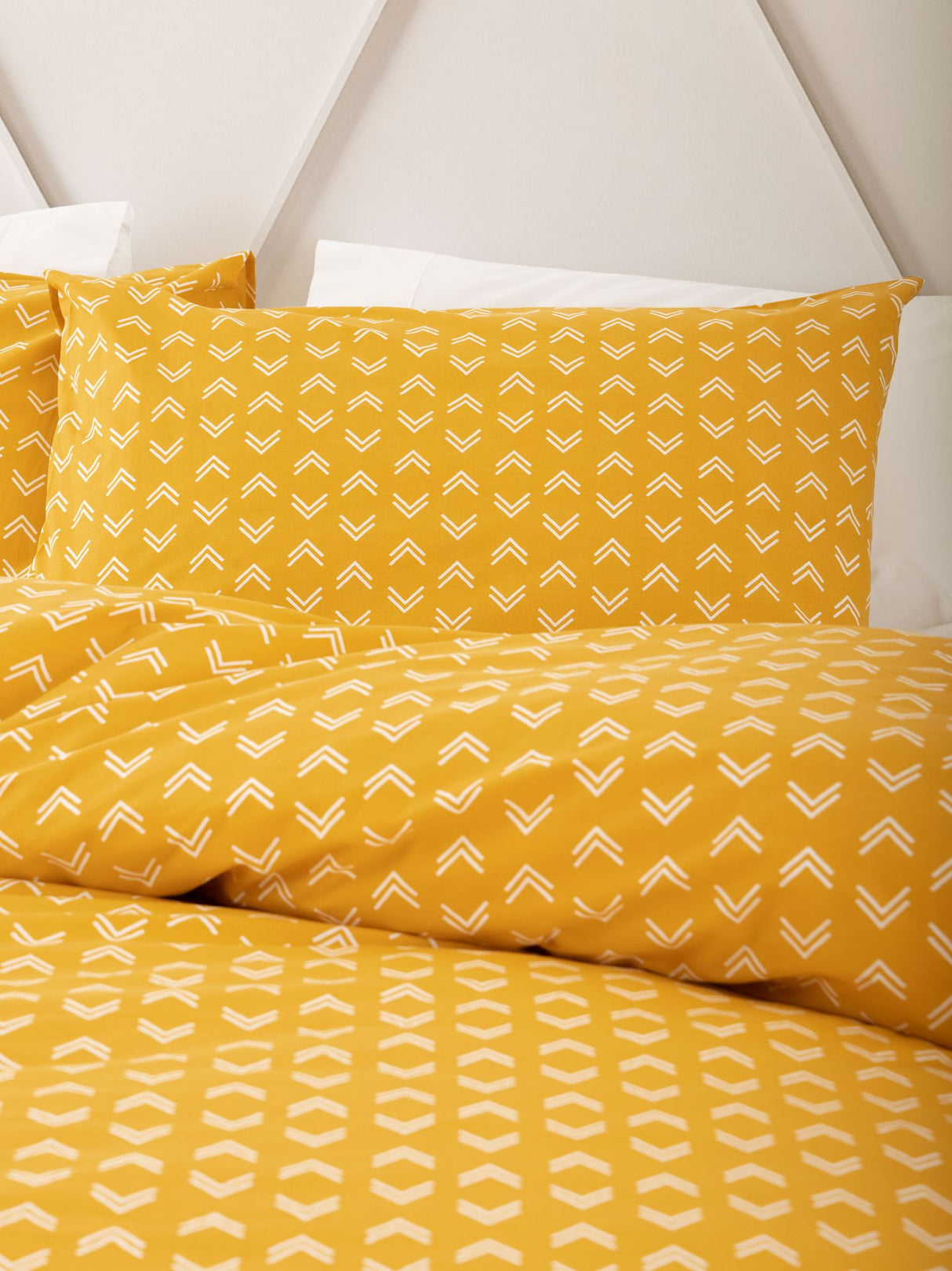 Double duvet cover set in mustard with hand-drawn pattern, crafted from premium cotton for stylish comfort.