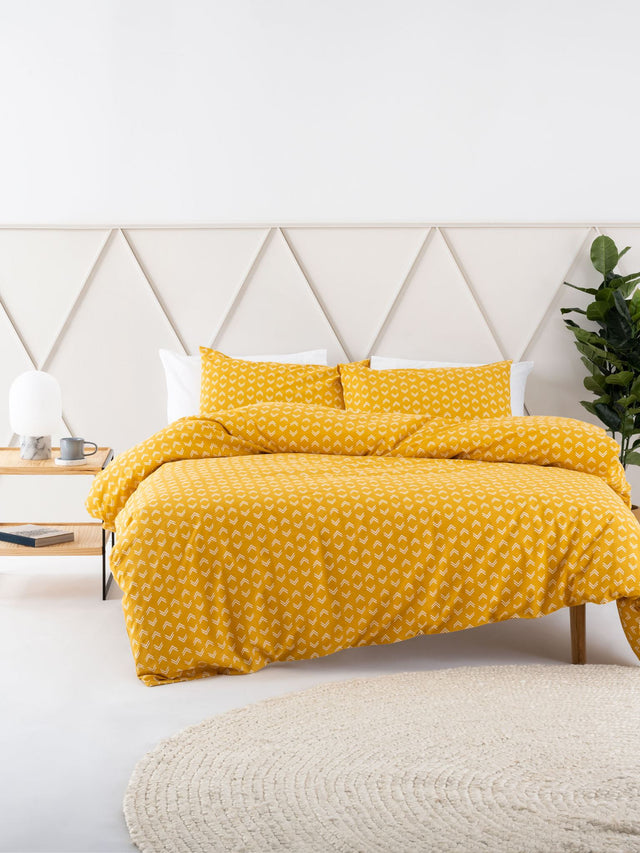 Double duvet cover set in chic mustard with hand-drawn pattern, crafted from 100% cotton for a stylish, comfortable sleep.