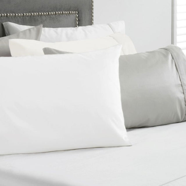 Luxurious King flat sheet in optic white, made of 1000TC Egyptian cotton for a soft, breathable sleep experience.