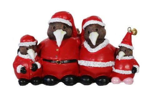 Christmas Family Ornament in polyresin, 11 x 7cm, showcasing detailed family figures for festive decor and cherished memories.