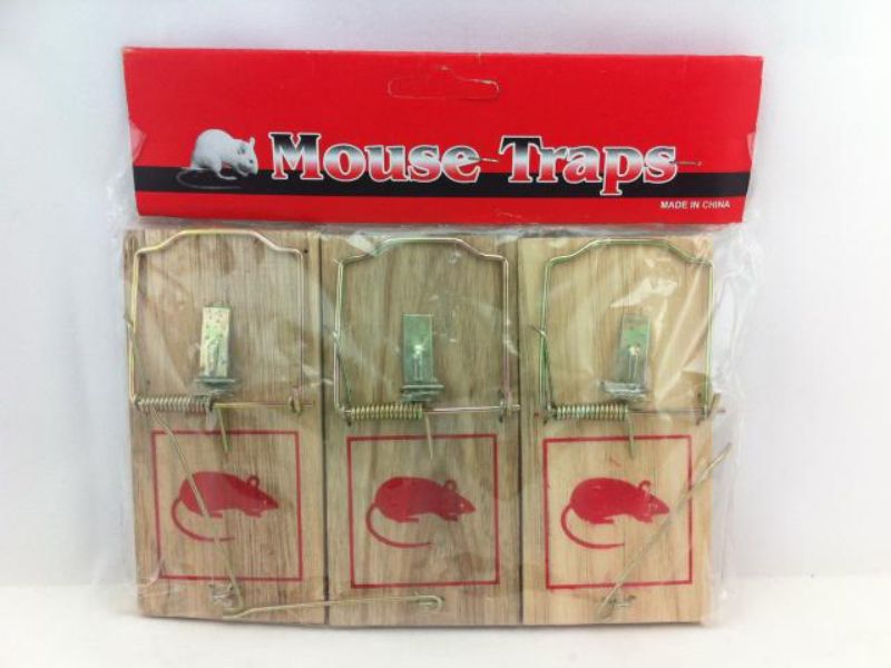 Mousetrap set (18pcs) designed for effective rodent control, ideal for homes and warehouses, easy to use and set up.