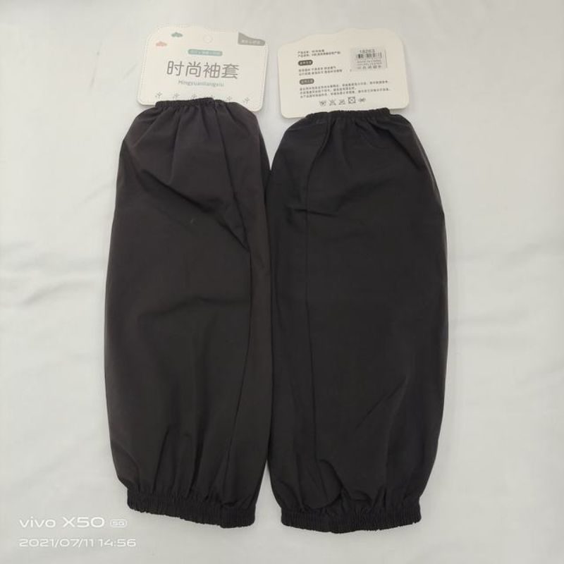 Black sun protection sleeves, 38cm long, set of 12; breathable UV shield for outdoor activities.