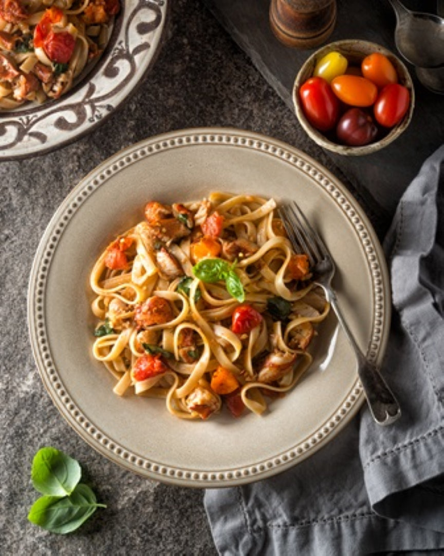 Authentic ARCO fettuccine pasta (500g) made from durum wheat, perfect for creamy sauces and family dinners.