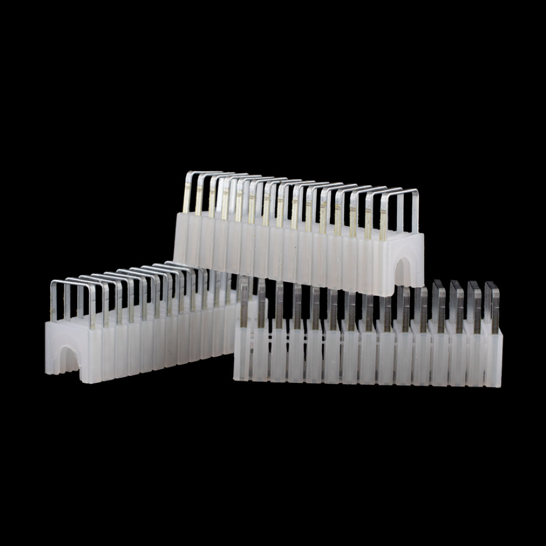 ARROW T59 Insulated Clear Staples, 300-pack, durable steel, 17mm length, 6mm insulator, ideal for secure cable fastening.