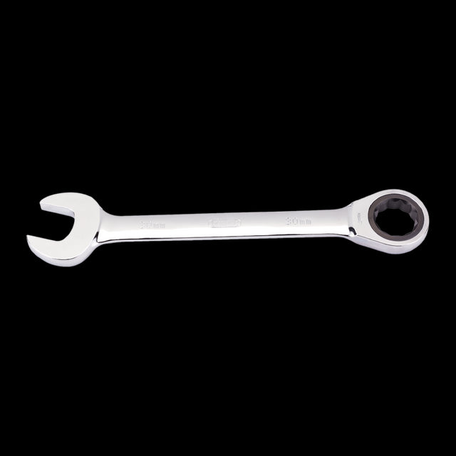 30mm DRAPER ratcheting combination spanner with ergonomic grip, chrome vanadium steel, and 12-point offset design for tight spaces.