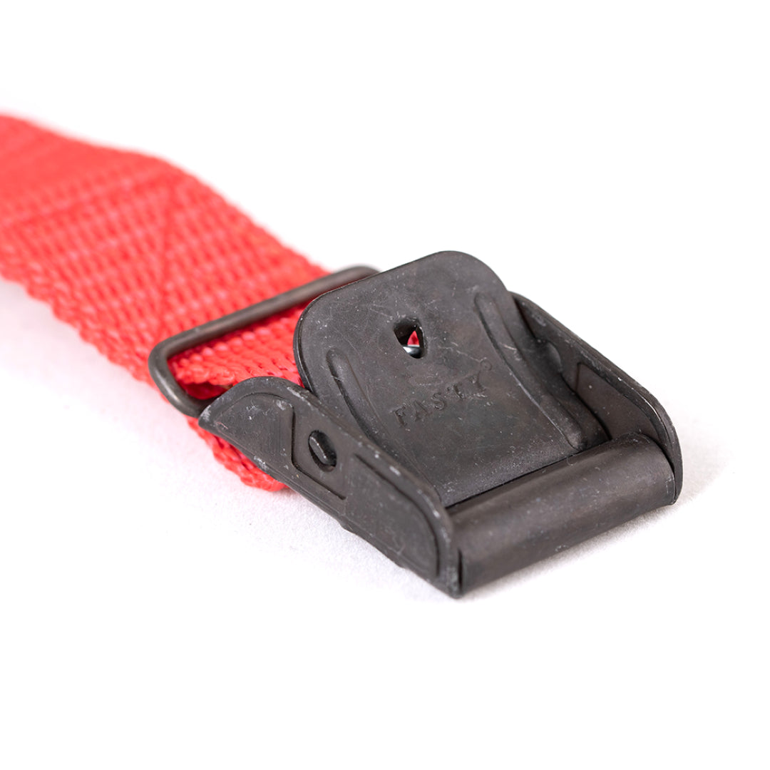 Durable 2.5m red lashing strap with 400kg capacity, UV-resistant, eco-friendly, and user-friendly steel buckles.