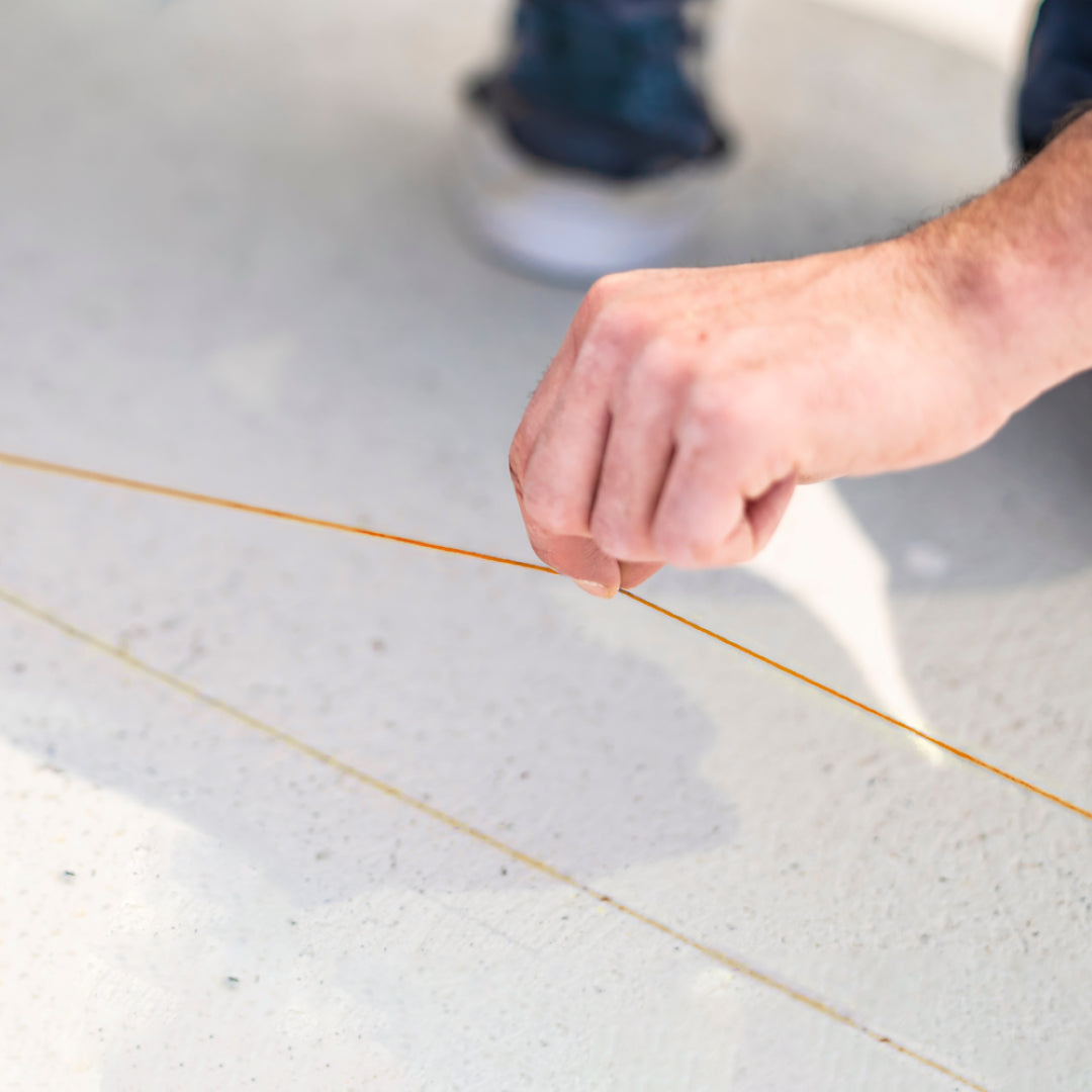 KESON ProChalk® Glo-Orange Marking Chalk in 227g bottle, ideal for bold, visible markings in various outdoor projects.