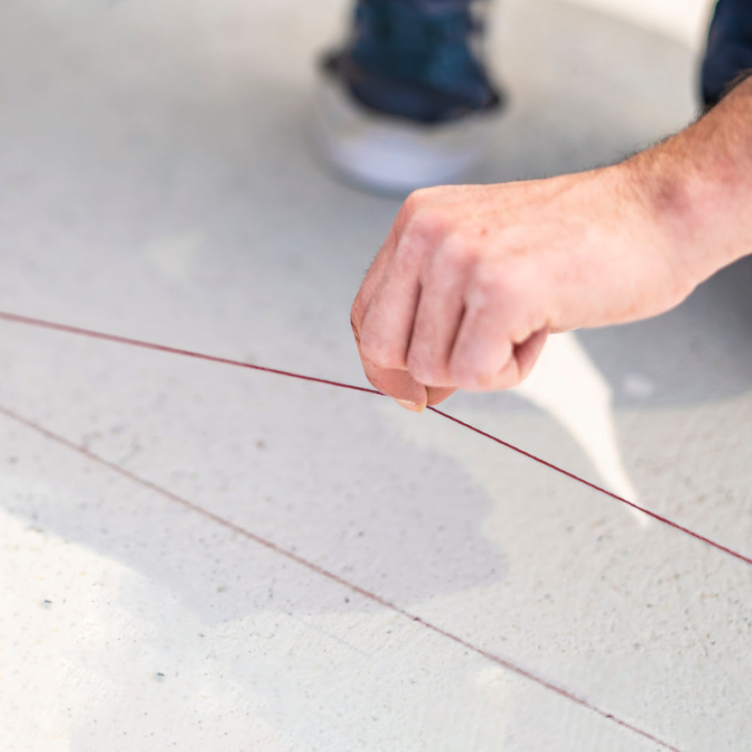 KESON ProChalk® semi-permanent red marking chalk in a 227g bottle, ideal for outdoor precision marking on various surfaces.