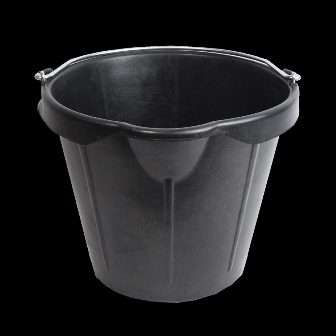 MARSHALLTOWN 17L Heavy Duty Lipped Rubber Bucket