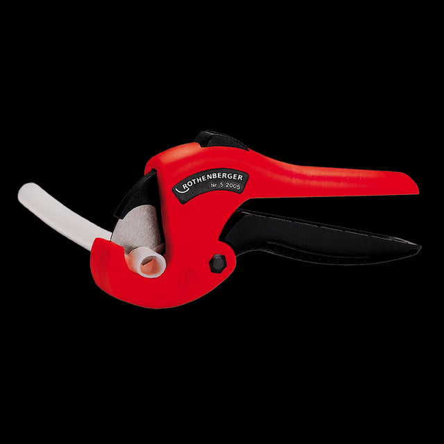 ROTHENBERGER ROCUT 26TC Plastic Pipe Shear with sharp blades for clean cuts on pipes up to 26mm, crafted for durability and precision.