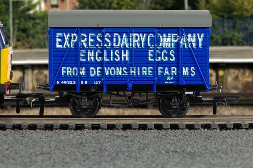 Hornby Trains - SR Express Dairies Box Van