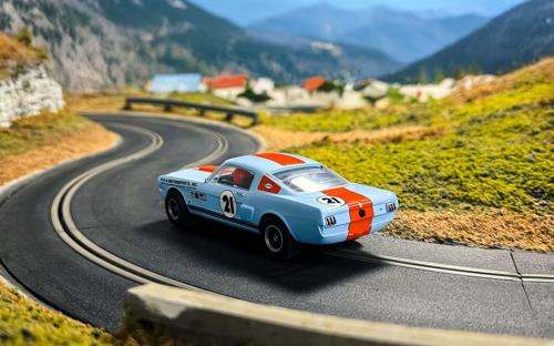 Slot Cars & Accessories - Scalextric - Shelby GT350 Gult Edition