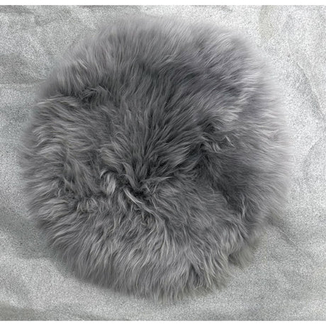 Luxurious grey sheepskin seat pad (34x34cm) for chairs, offering exceptional softness and warmth to enhance comfort and style.