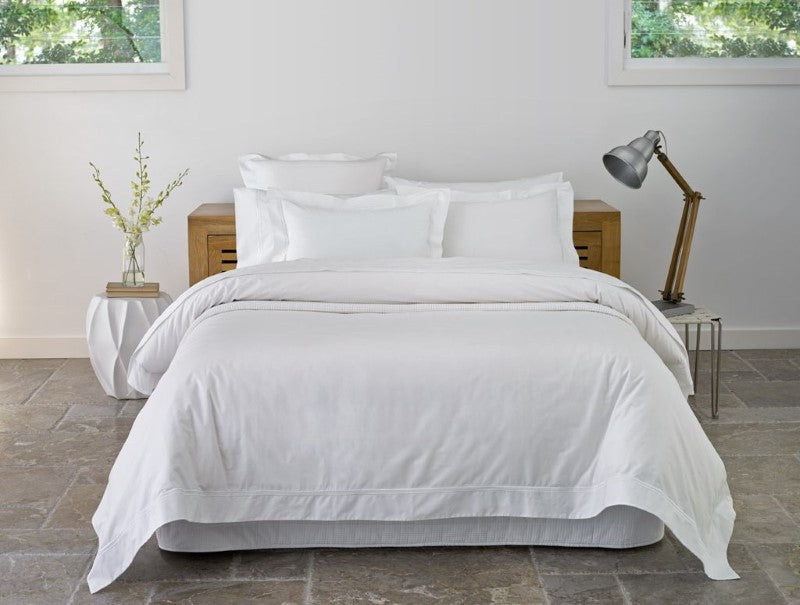 Crisp percale cotton duvet cover set with double stitching, ethically made in Portugal, ideal for a five-star home experience.