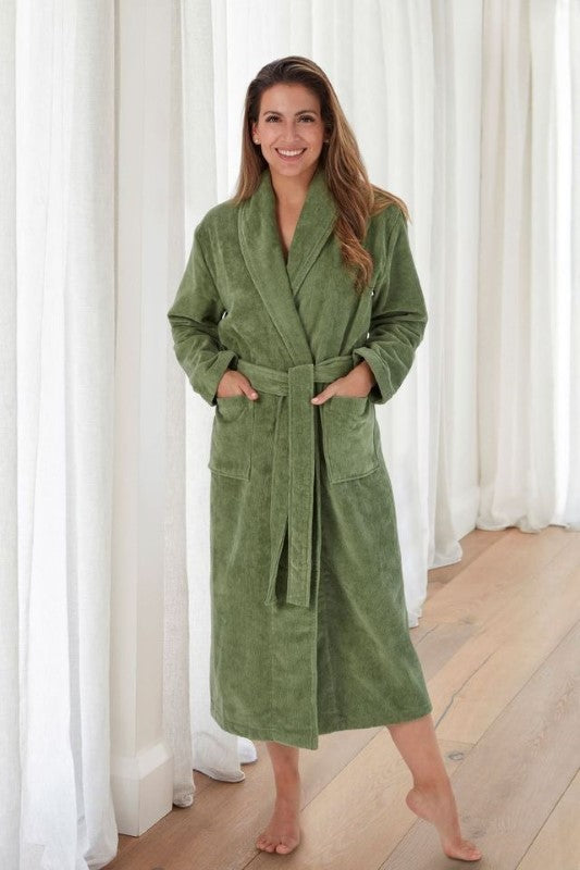 Comfortable green Freya bathrobe L/XL with shawl collar, pockets, and waist tie, made from OEKO-TEX® certified cotton.