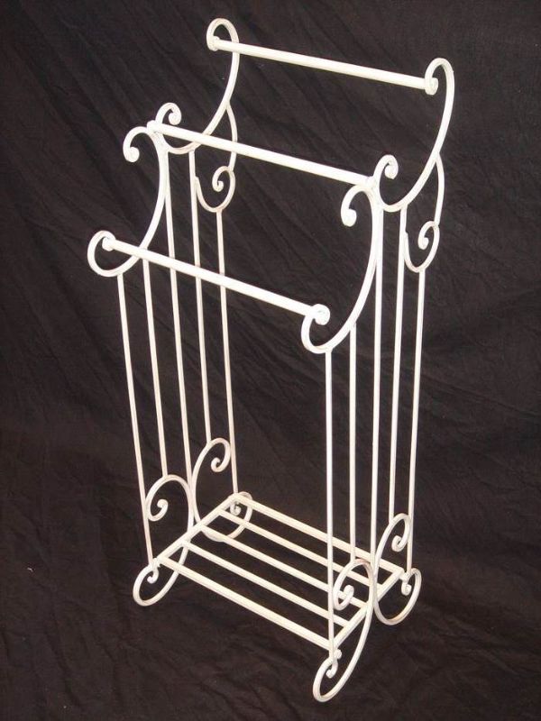 Sleek stainless steel towel rack, 37x31x92cm, ideal for organizing towels in modern bathrooms or kitchens.